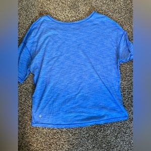 Lululemon blue crop tee